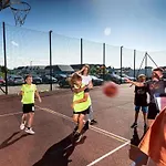 Homes With Pool, Attractions For Children Дом отдыха *