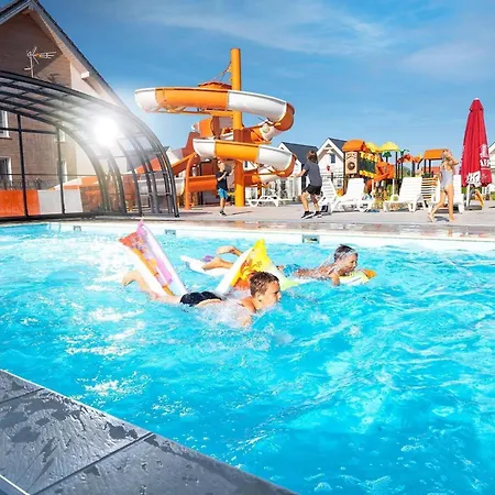 Homes With Pool, Attractions For Children Дом отдыха *